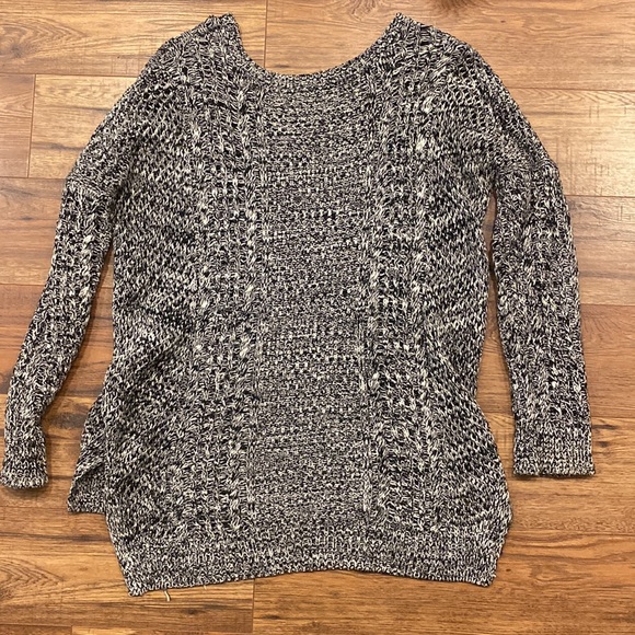 Express Sweater - Picture 4 of 4